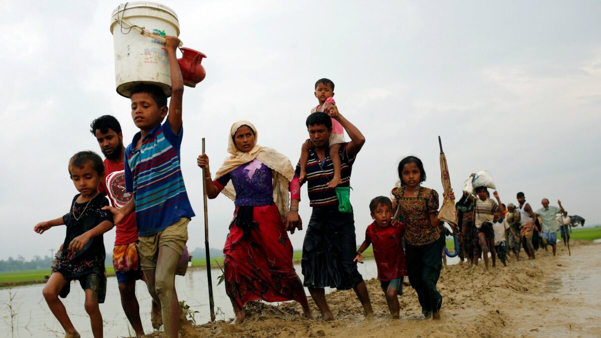 Más de 123.000 rohingyas han cruzado la frontera con Bangladesh en los últimos días