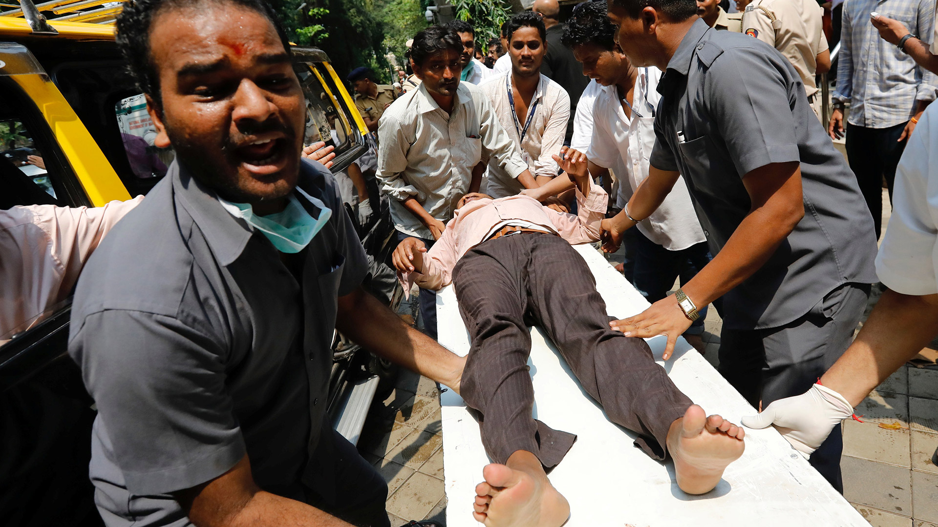 Más de una veintena de fallecidos en una estampida en Bombay