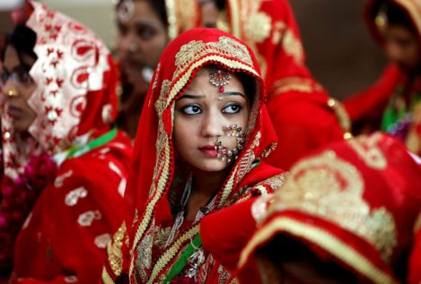 Los matrimonios concertados cotizan al alza en la bolsa India