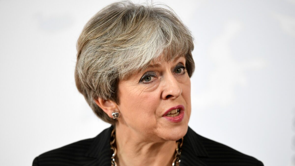 May propone una transición de dos años después del Brexit