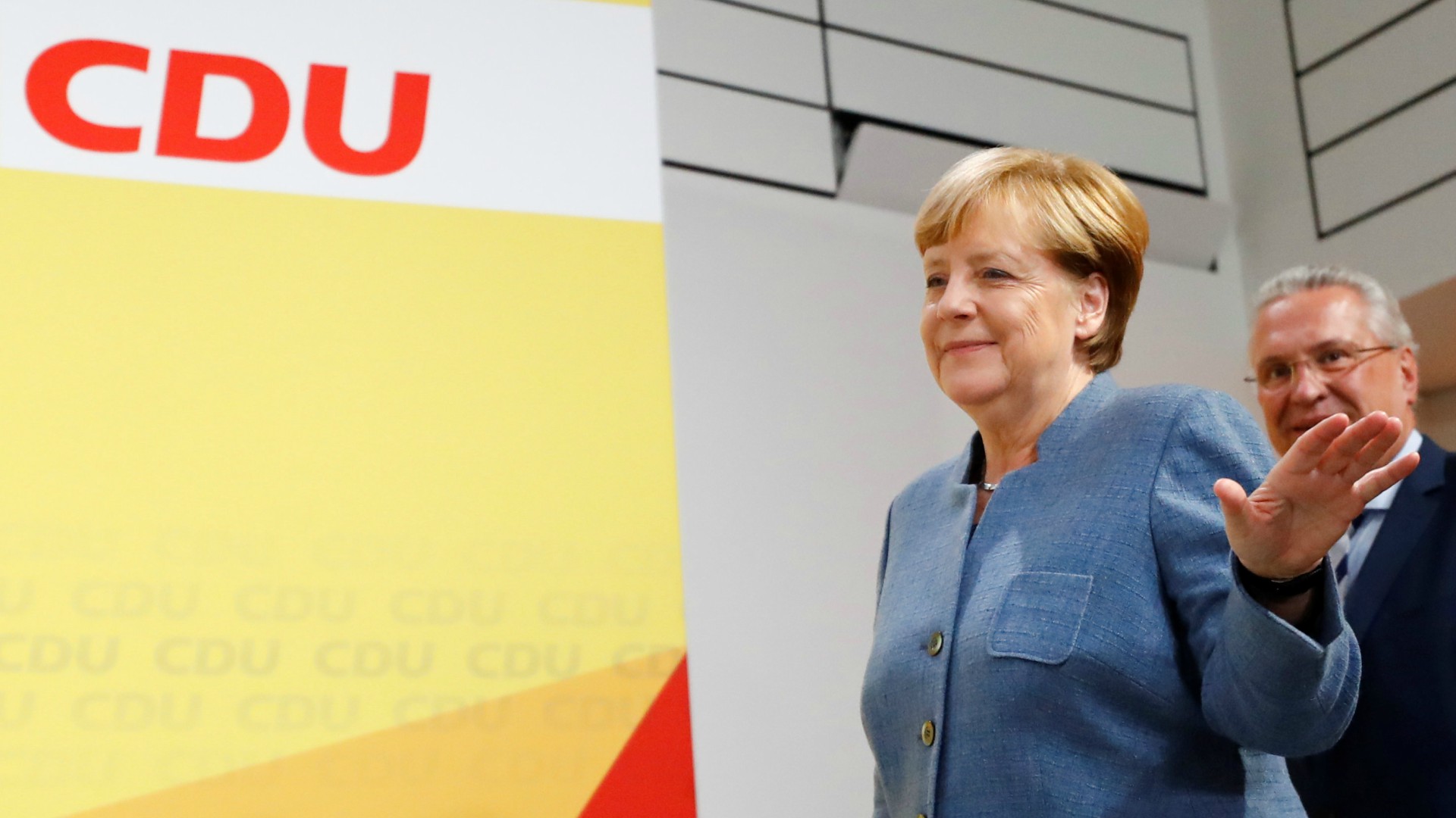 Merkel empieza a buscar aliados tras su ajustada victoria electoral