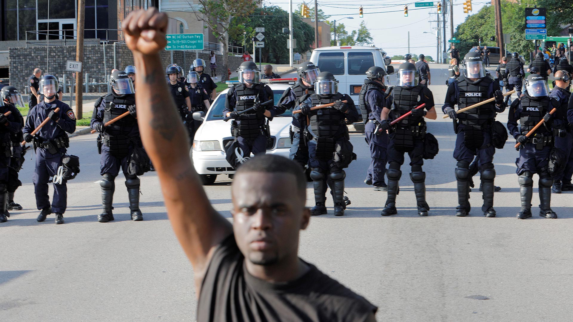 Pierde su trabajo el policía estadounidense que dijo: "Solo matamos a negros"