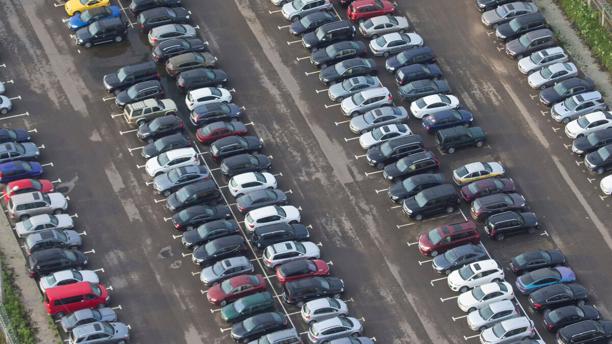 Polémica en un pueblo italiano por reservar plazas de parking para mujeres heterosexuales casadas y europeas