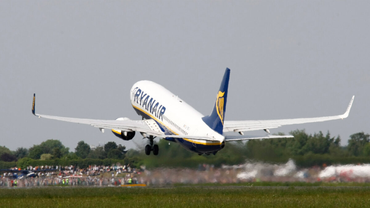 Ryanair estudia reclutar 125 nuevos pilotos para frenar la cancelación de vuelos