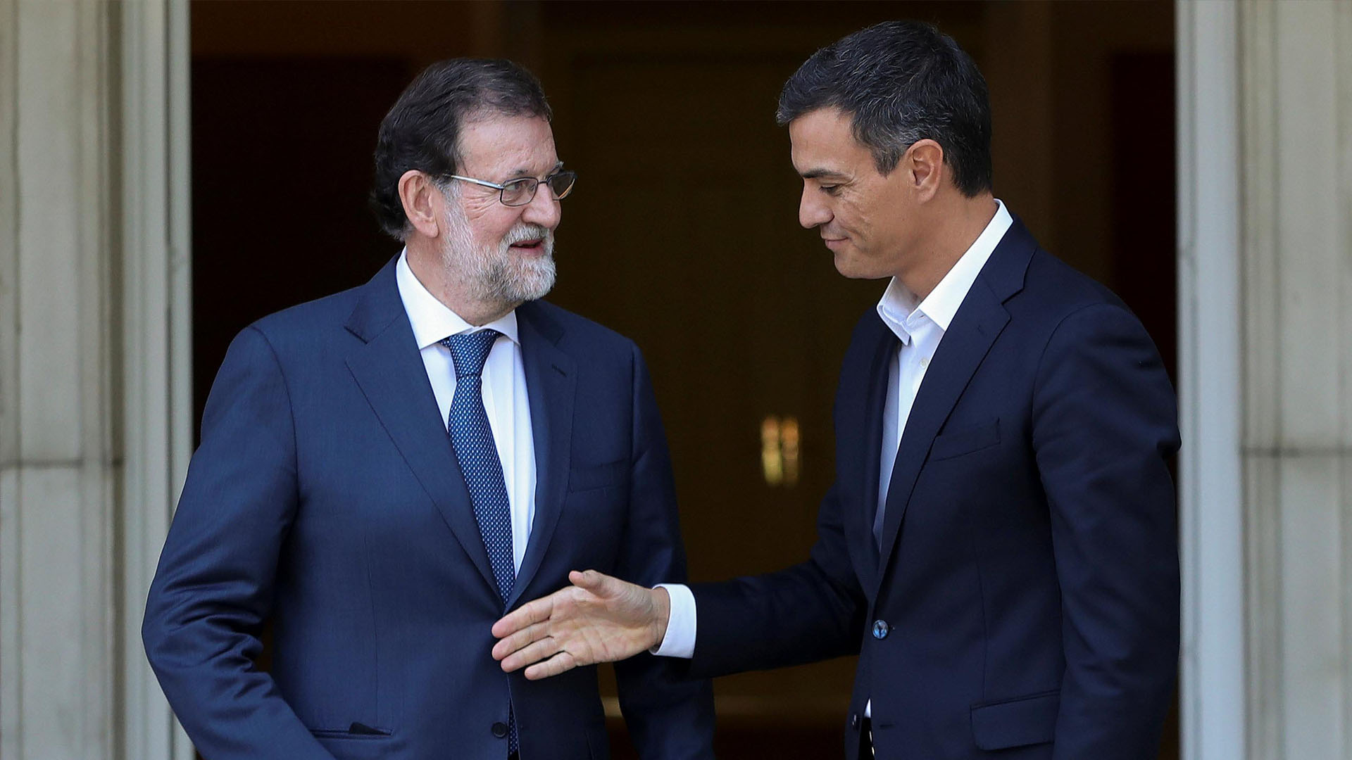 Sánchez respalda al Gobierno ante el desafío soberanista