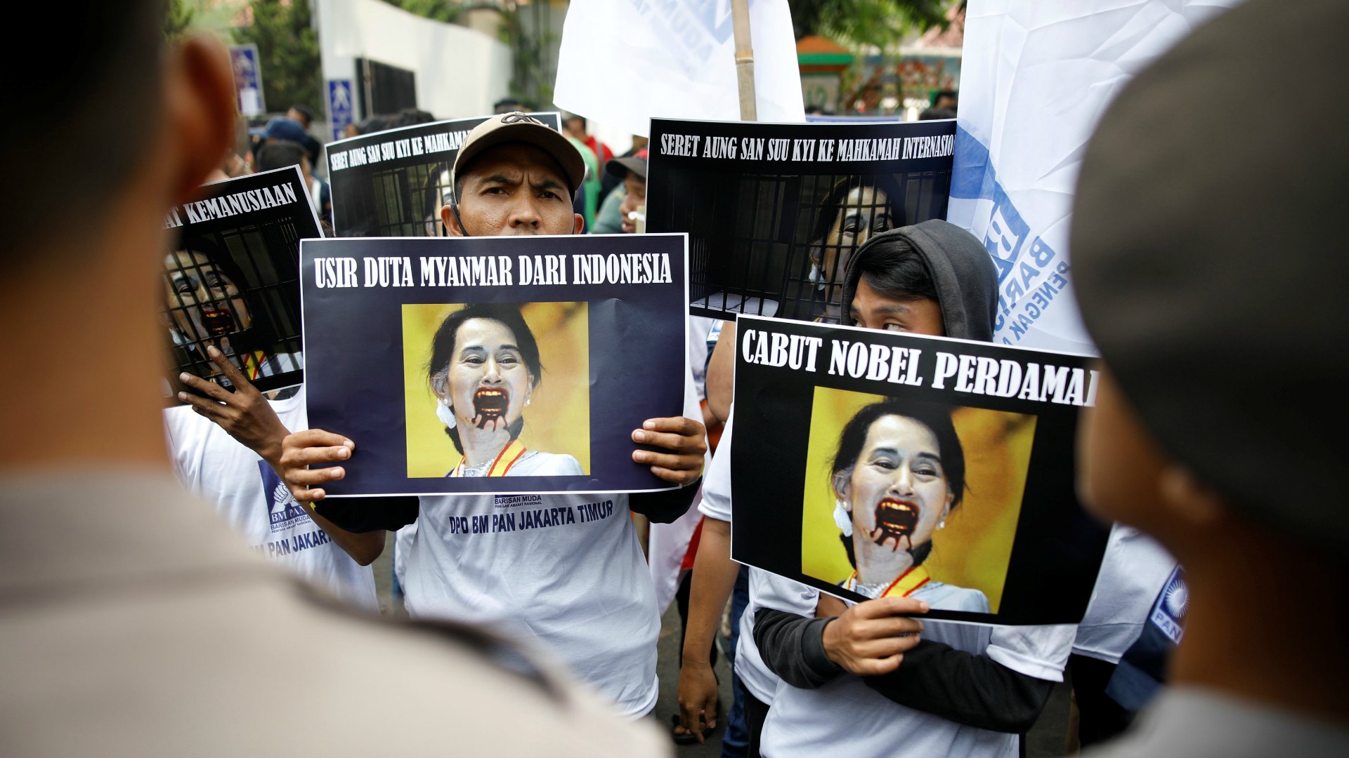 Suu Kyi acusa a los rebeldes rohingyas de difundir "desinformación" 1