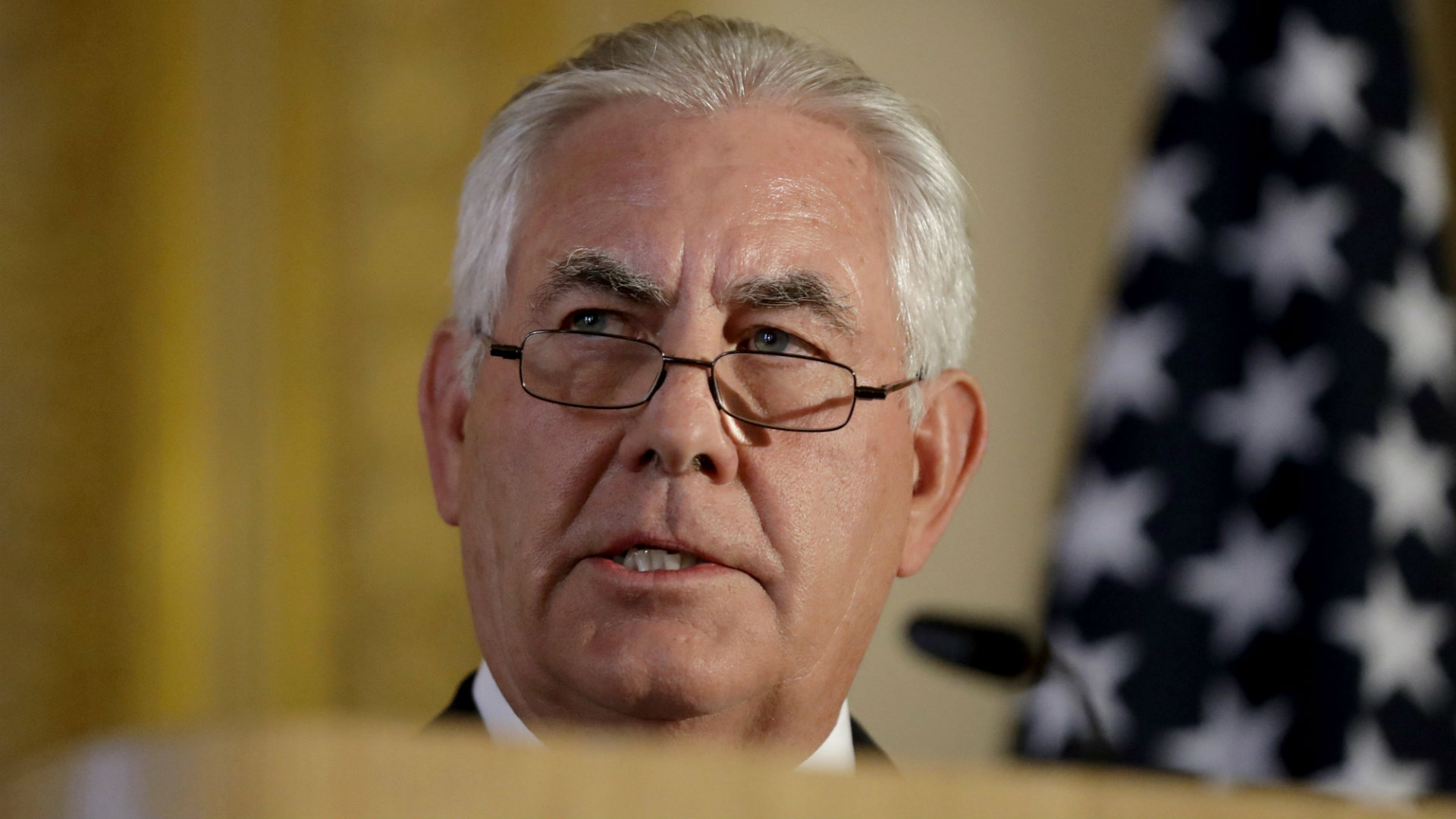 Tillerson asegura que Trump quiere "renegociar" el acuerdo nuclear con Irán