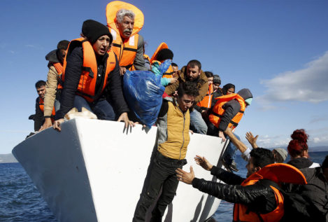Un petrolero rescata a un centenar de refugiados en las costas griegas