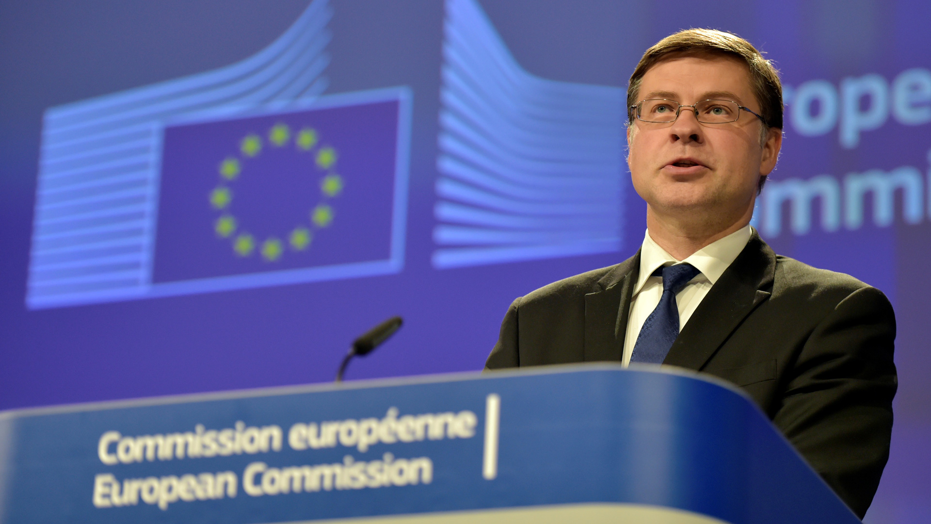 La Comisión Europea allana el camino hacia una unión bancaria