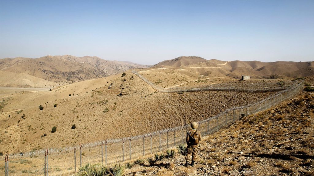 Al menos 43 muertos en un ataque talibán contra una base militar en Afganistán 1