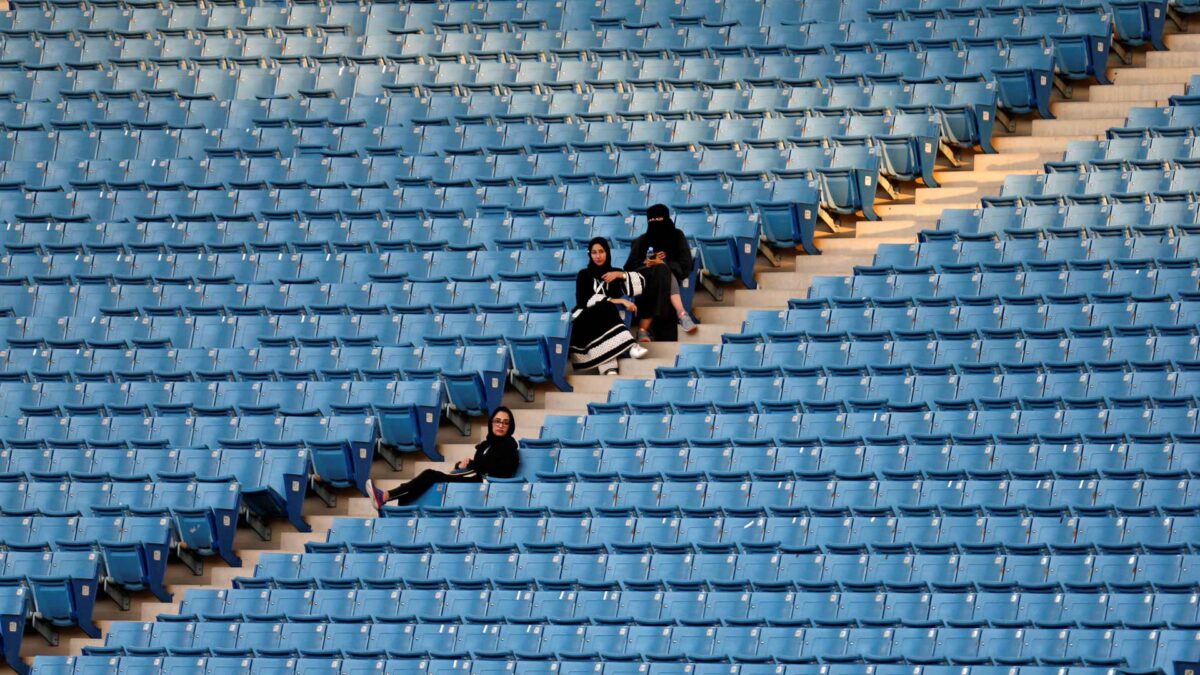 Arabia Saudí construirá tres estadios con zonas para mujeres acompañadas de sus maridos