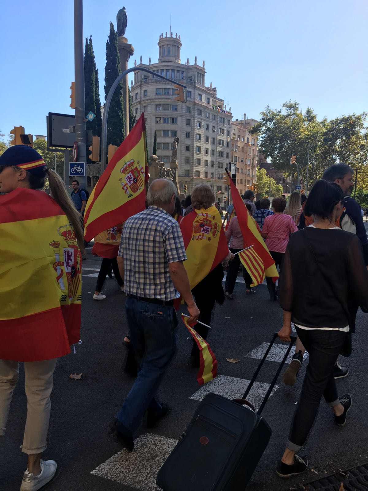 Barcelona pide "sensatez" en una macromanifestación a favor de la unidad de España