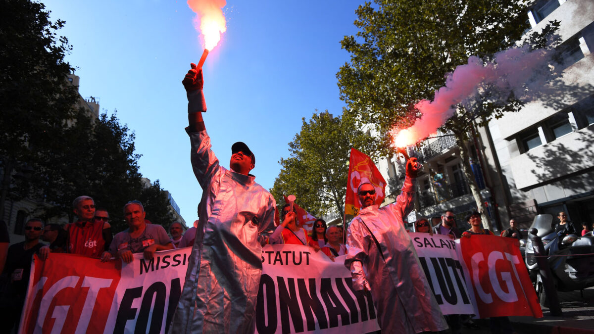 Los funcionarios tensan la lucha social contra la reformas de Macron