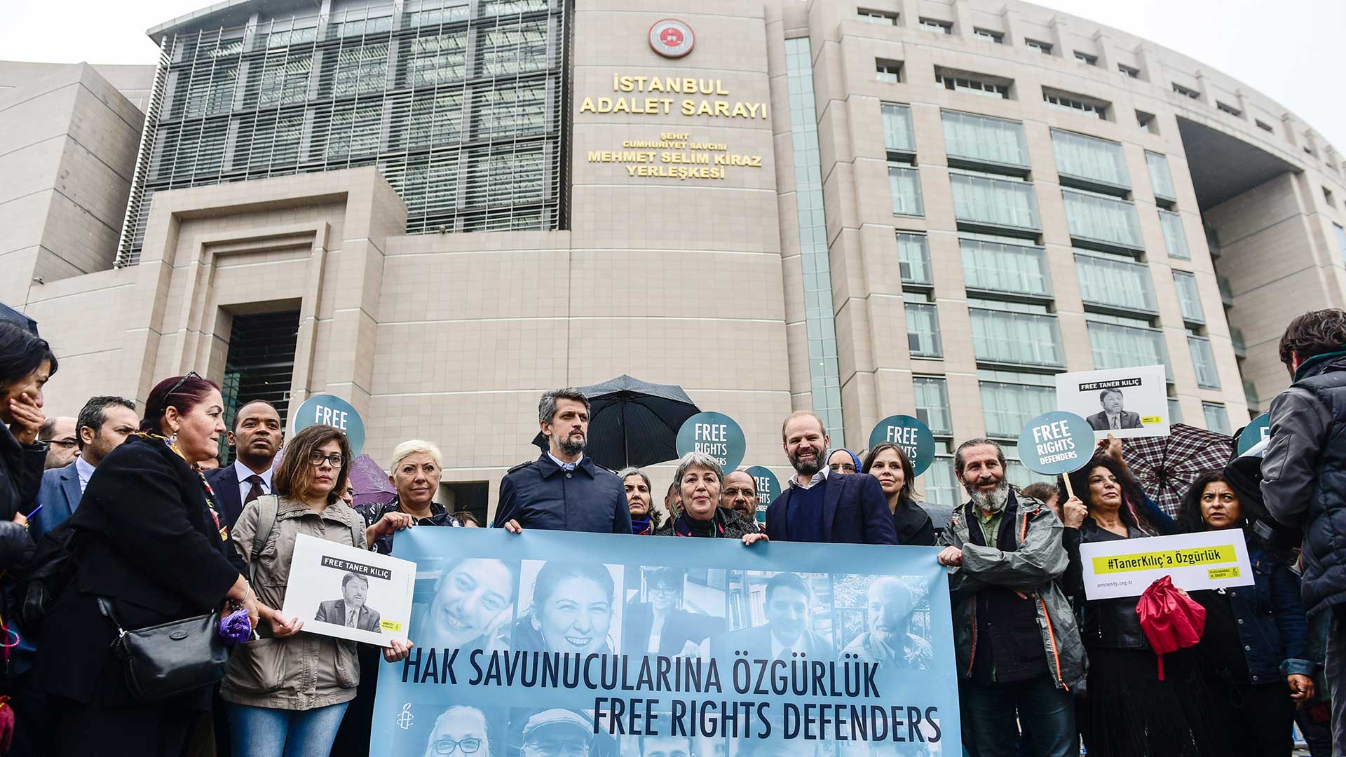 Comienza el juicio contra los once activistas de derechos humanos detenidos en Estambul