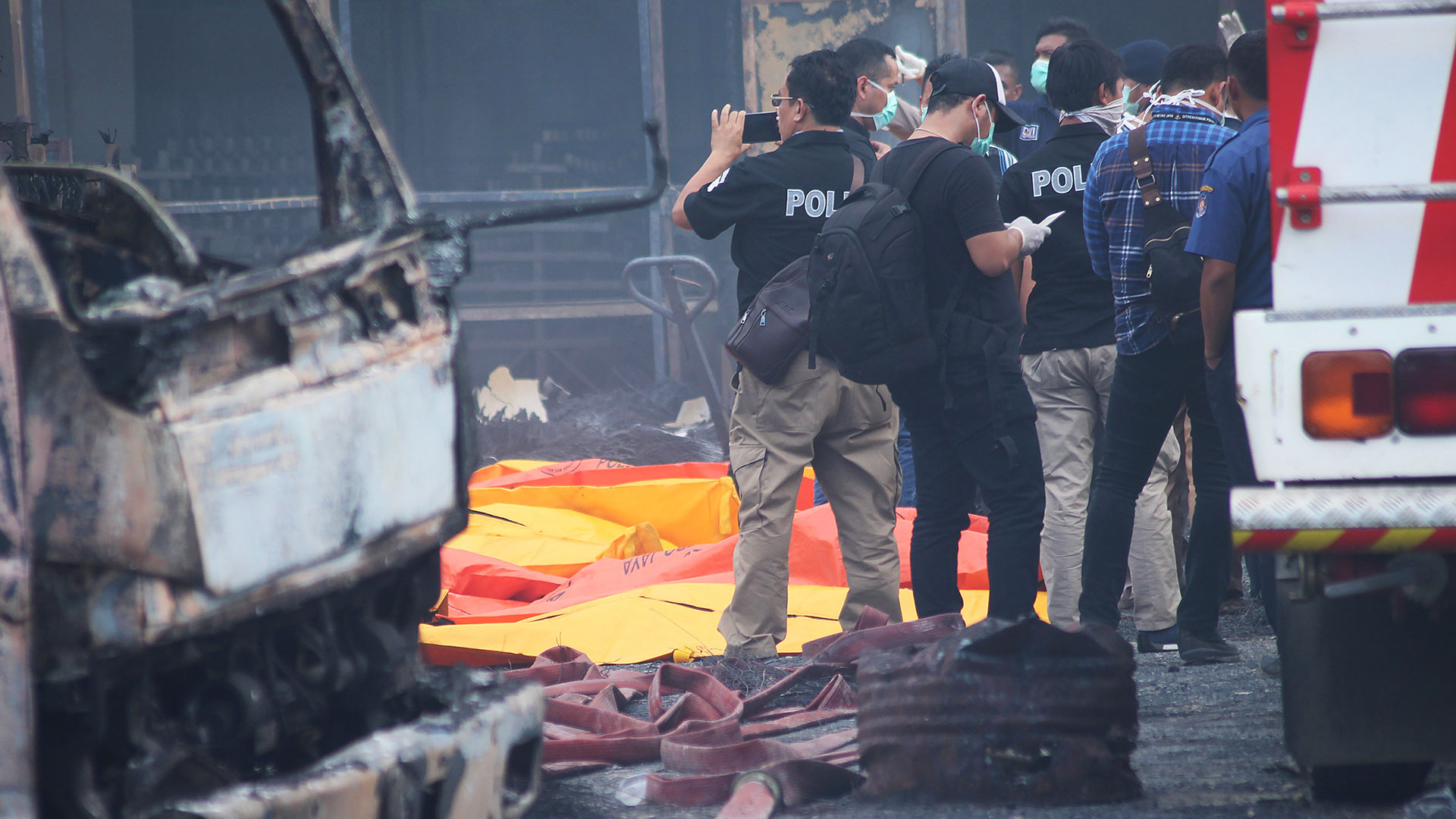 Decenas de fallecidos tras una explosión en una fábrica de pirotecnia en Indonesia