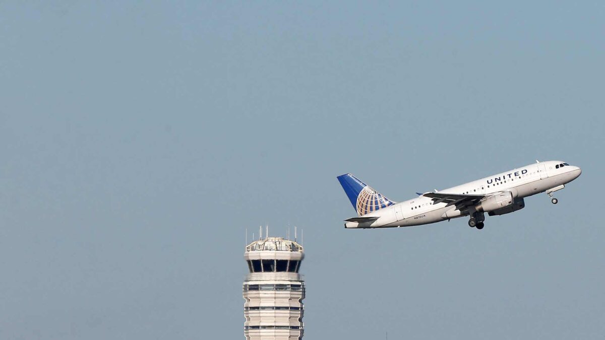 Despedidos los dos policías que expulsaron violentamente a un pasajero de United Airlines