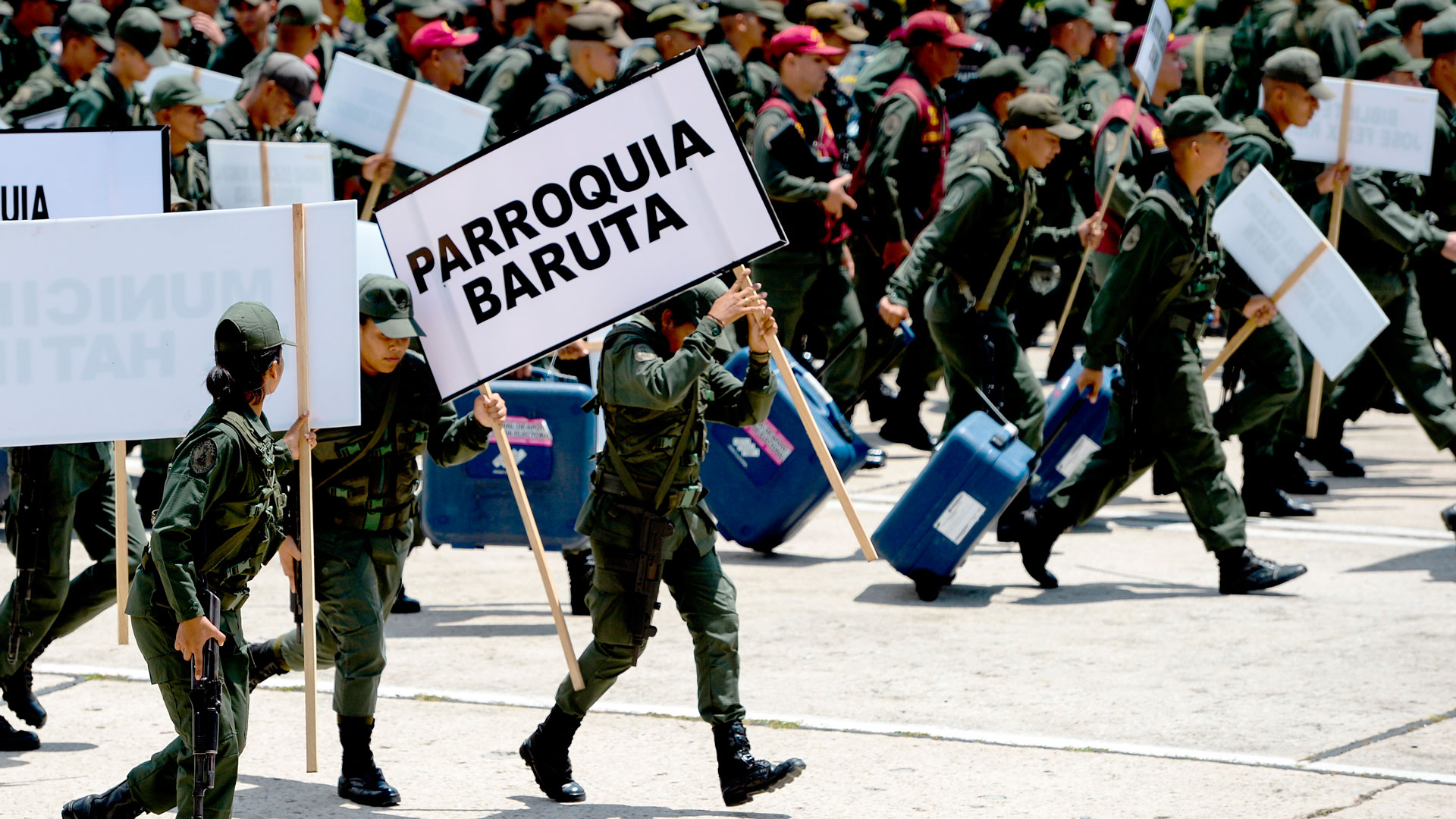 El cierre y la reubicación de centros electorales en Venezuela alerta a la oposición a horas de las regionales