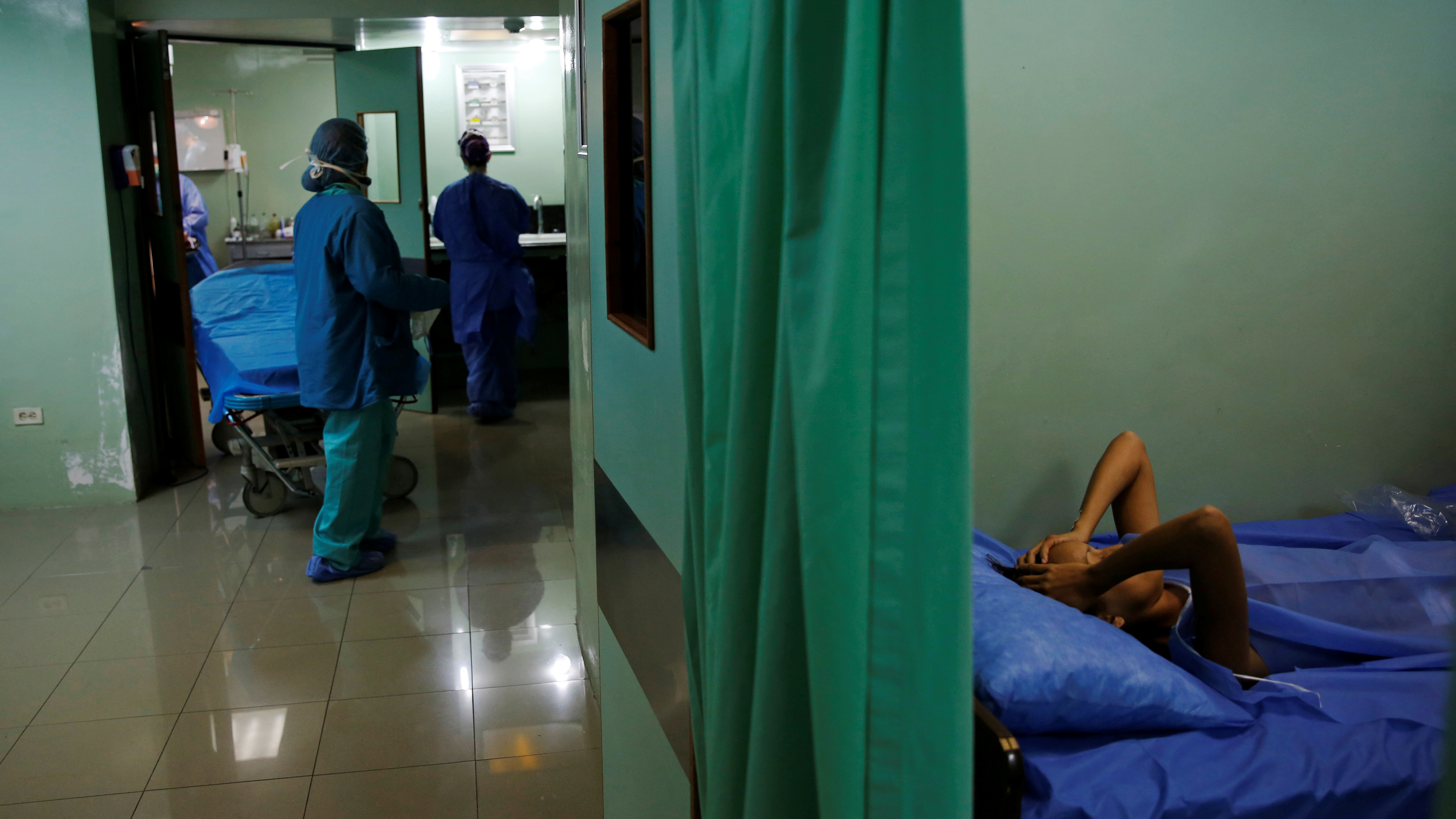 El colapso sanitario en Venezuela se hace viral por una foto de parturientas en una sala de espera