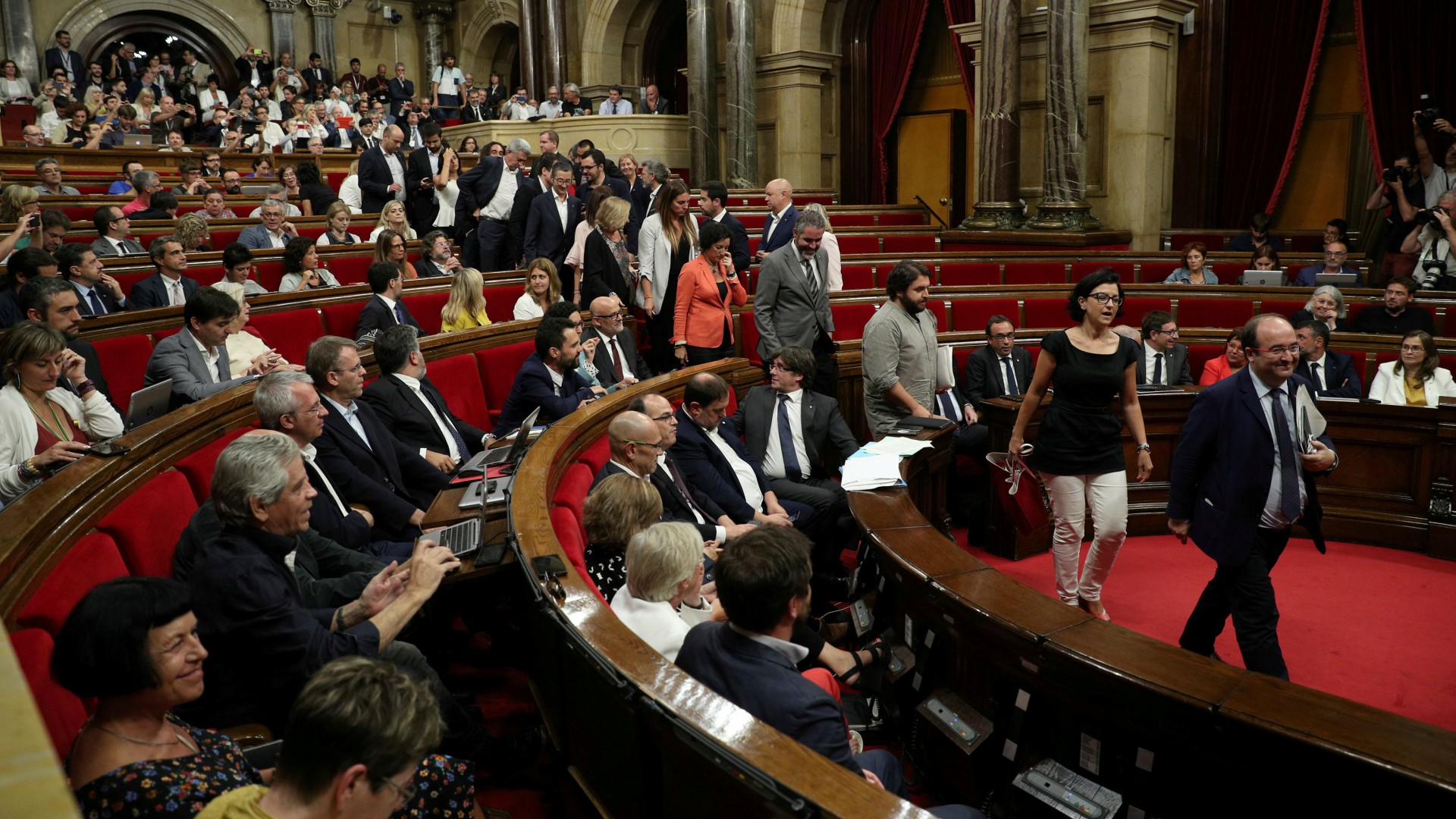 El Constitucional suspende el pleno del Parlament del lunes sobre el referéndum
