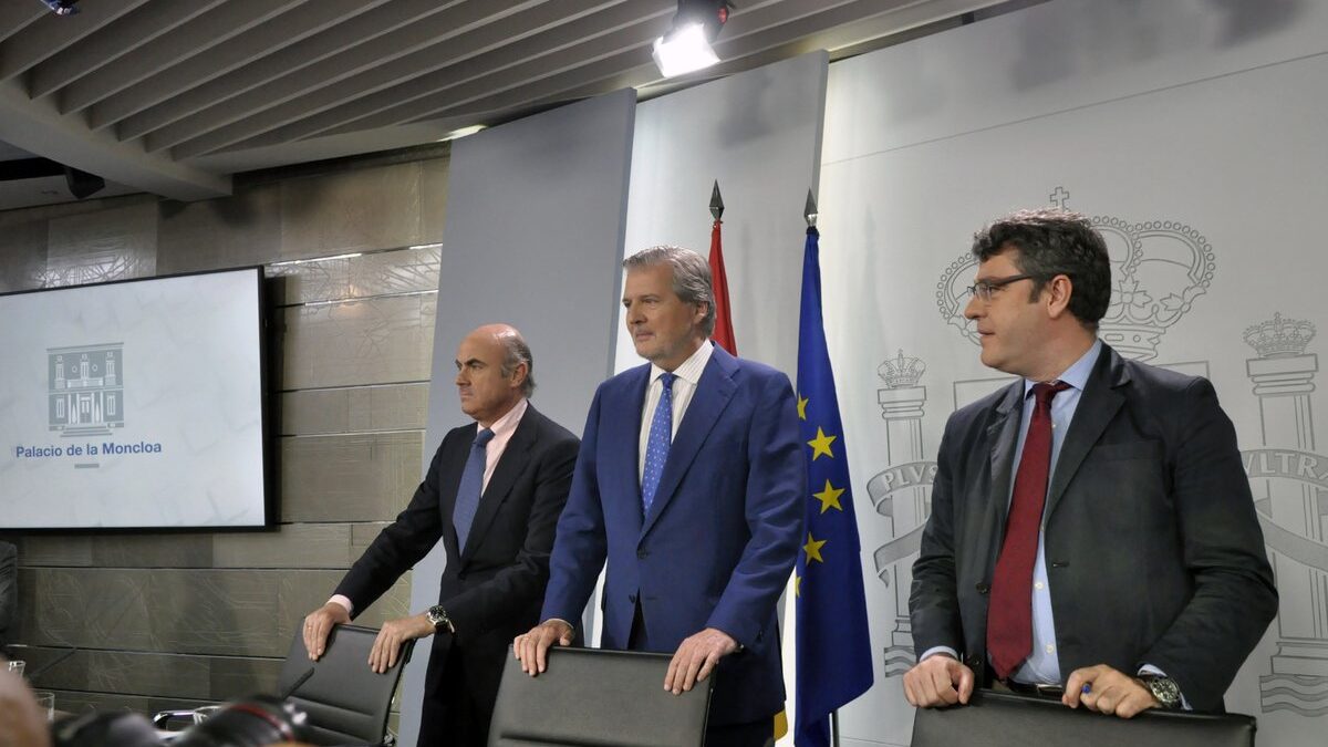 El Gobierno aprueba un Decreto Ley para facilitar a las empresas la salida de Cataluña