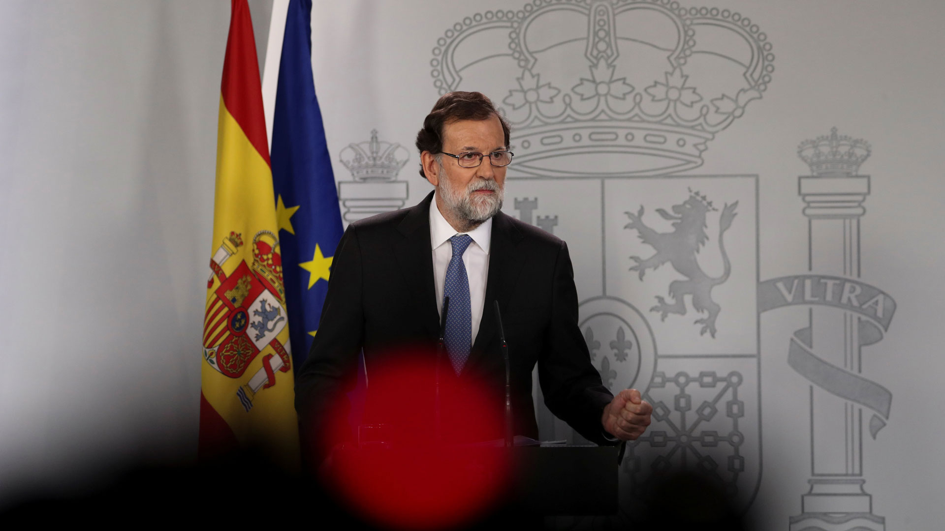 El Gobierno cesa a Puigdemont como presidente de la Generalitat y convoca elecciones autonómicas