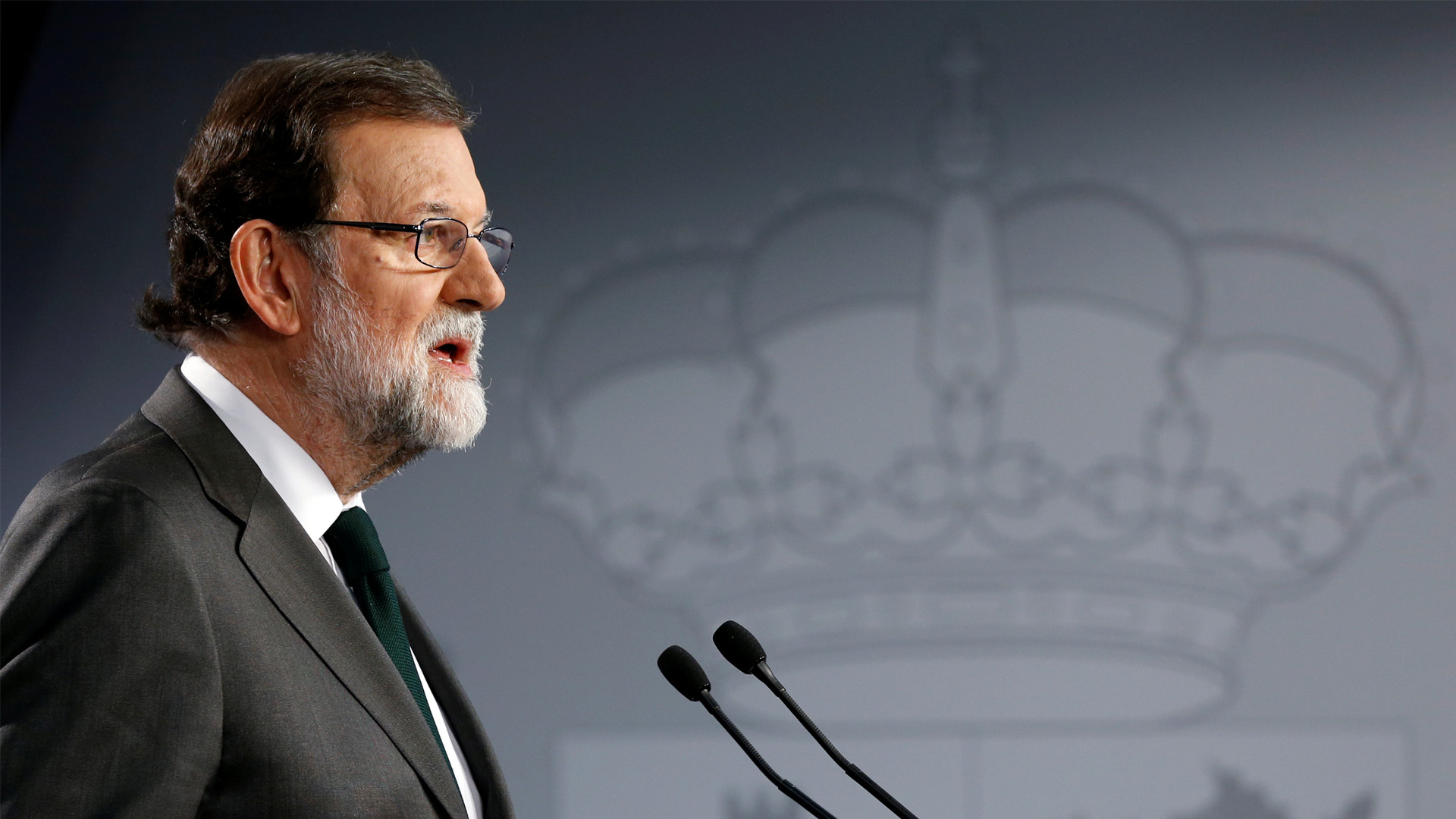El Consejo de Ministros propone cesar a Puigdemont y su Gobierno, pero mantiene su autonomía