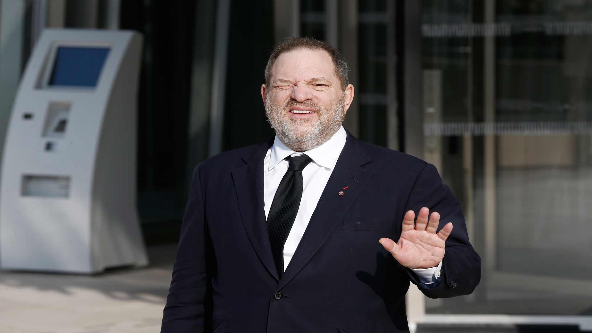 El productor Harvey Weinstein expulsado por denuncias de abuso sexual