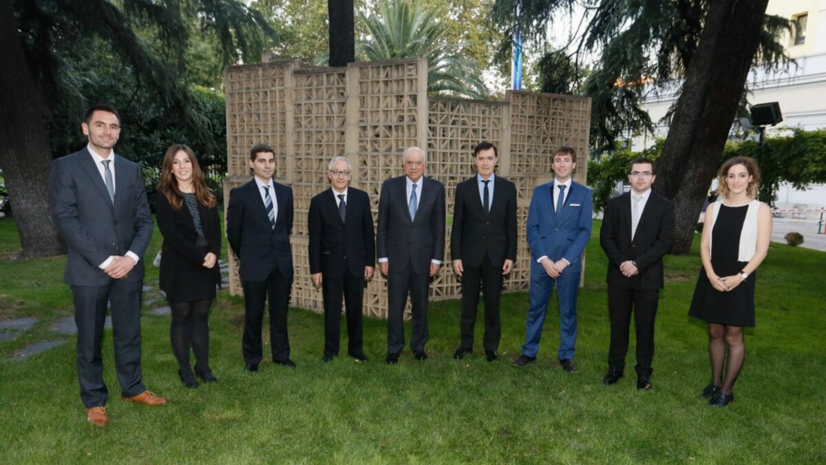 La Fundación BBVA premia a seis jóvenes por sus aportaciones a la revolución tecnológica