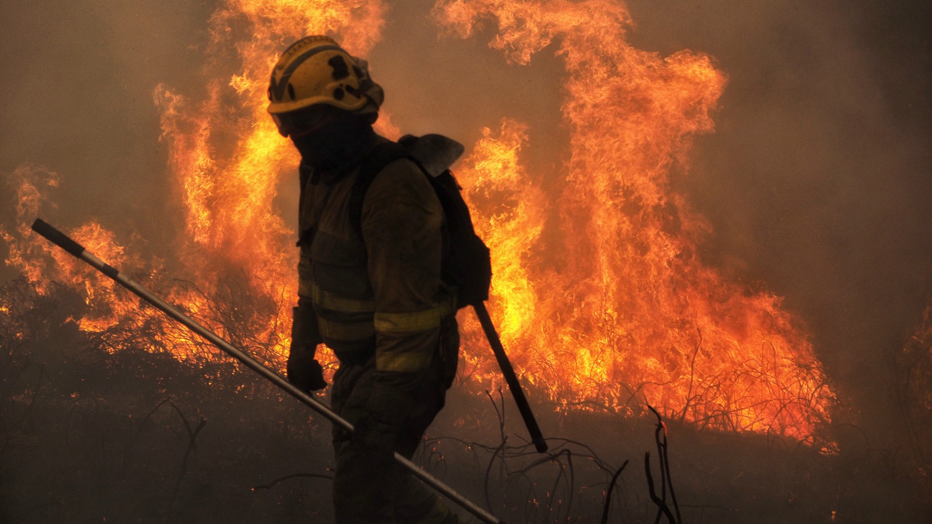 Al menos cuatro muertos por los graves incendios de Galicia