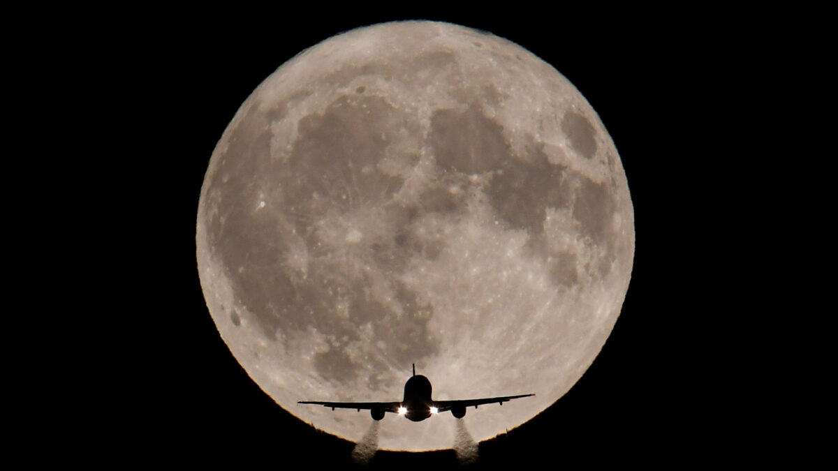 La Luna tuvo una atmósfera que se desvaneció en el espacio