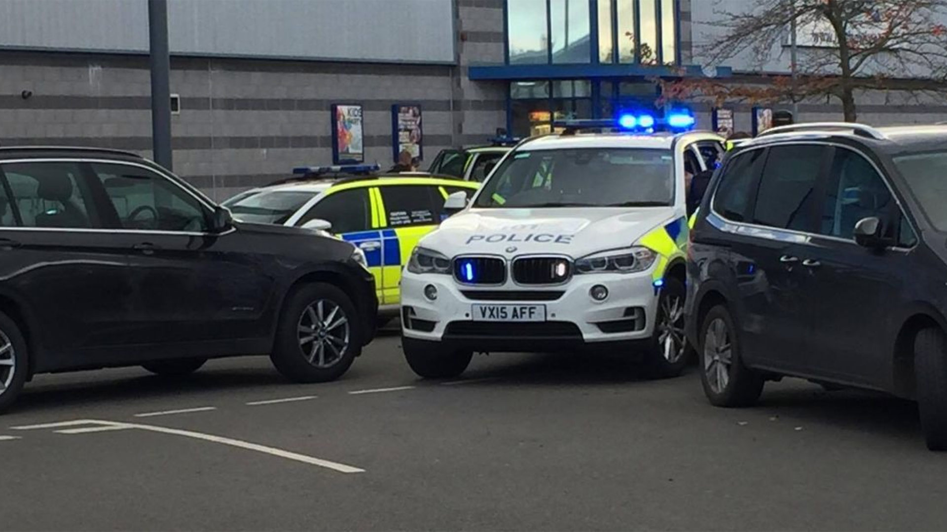 La policía británica evacúa un centro comercial en Nuneaton por un incidente armado