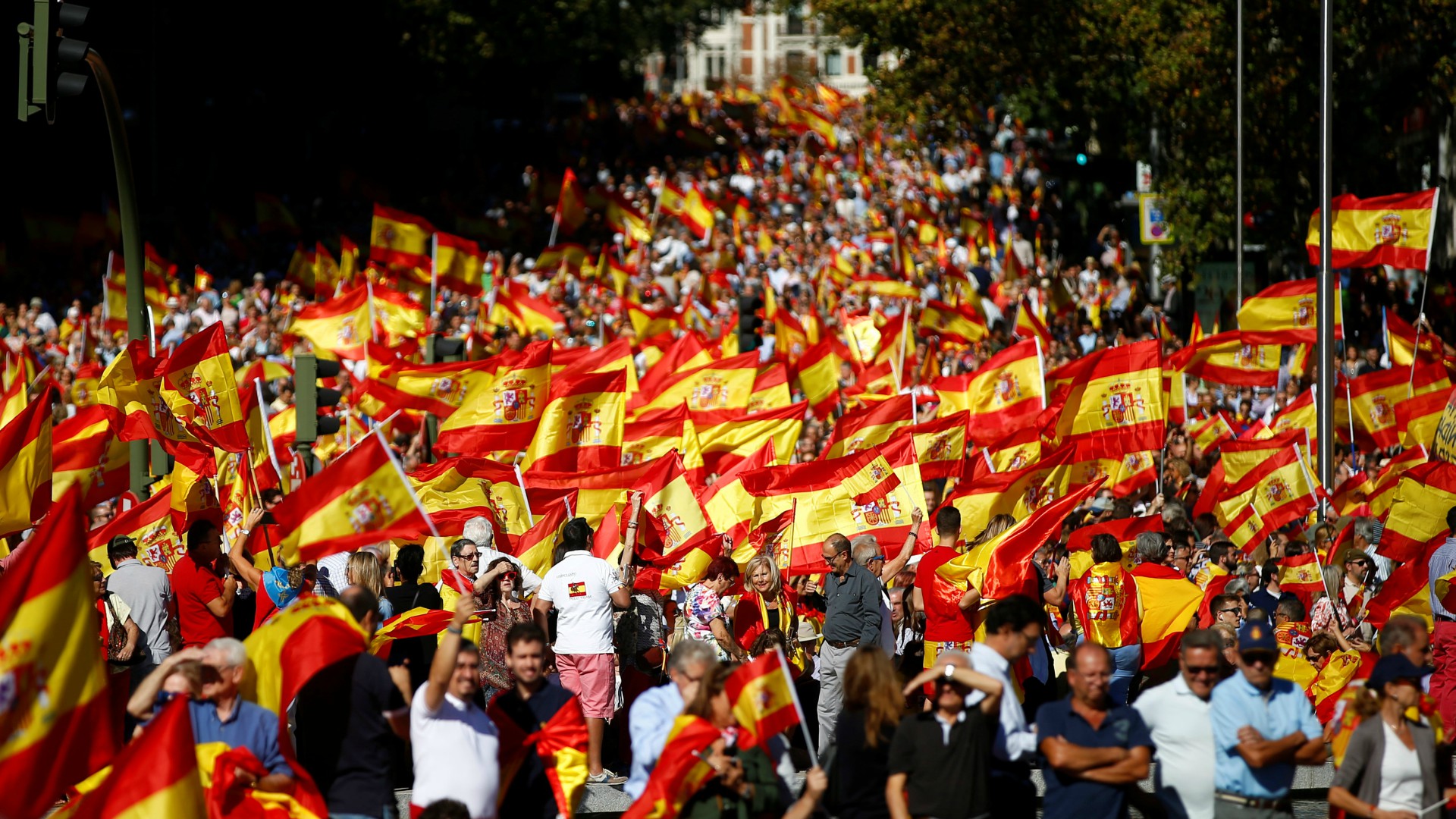 Las manifestaciones a favor del diálogo y la unidad de España, en imágenes
