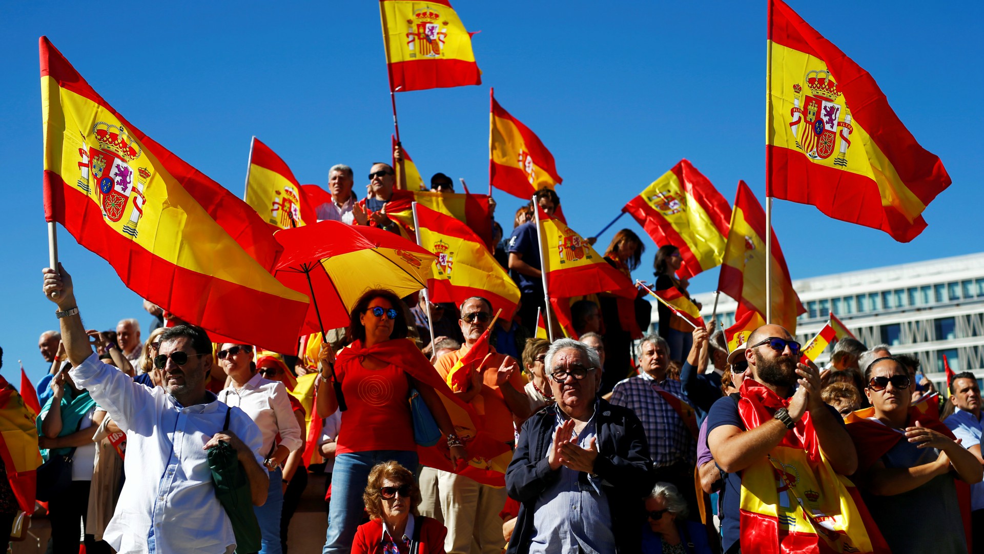 Las manifestaciones a favor del diálogo y la unidad de España, en imágenes 4