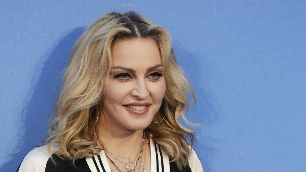 Madonna visita una favela de Río dos días después de la muerte de la turista española