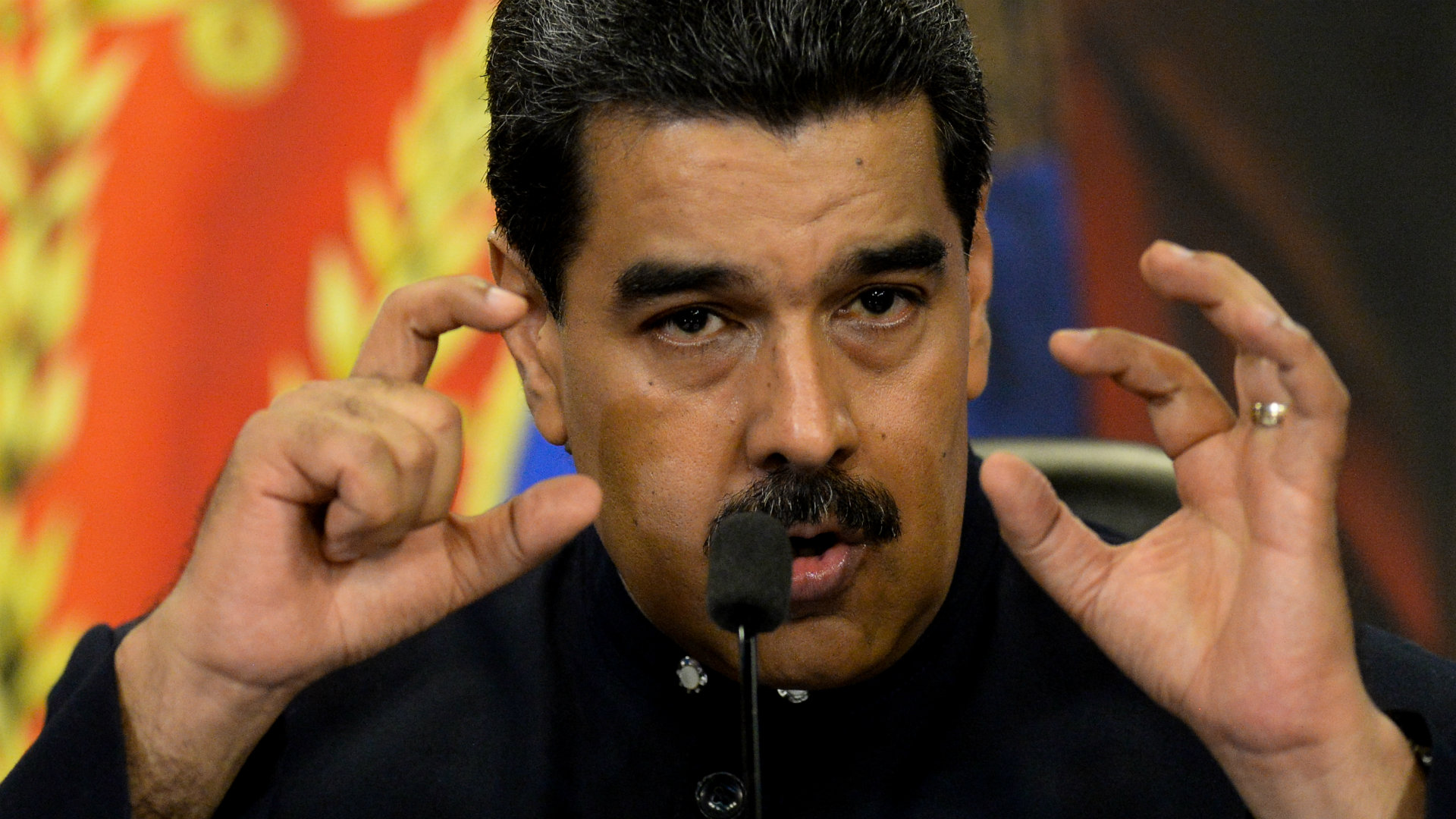 Maduro dice que repetirá los comicios en los estados donde ganó la oposición