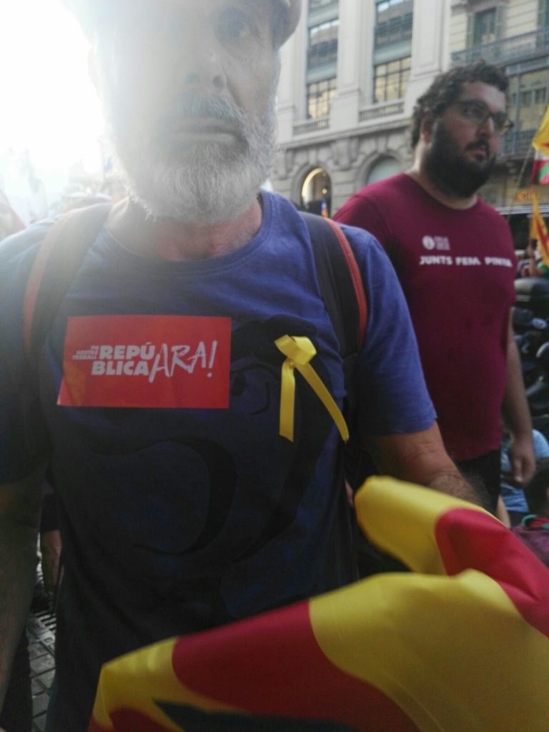 Miles de personas protestan en Barcelona contra las medidas del Gobierno y a favor de los 'Jordis' 4