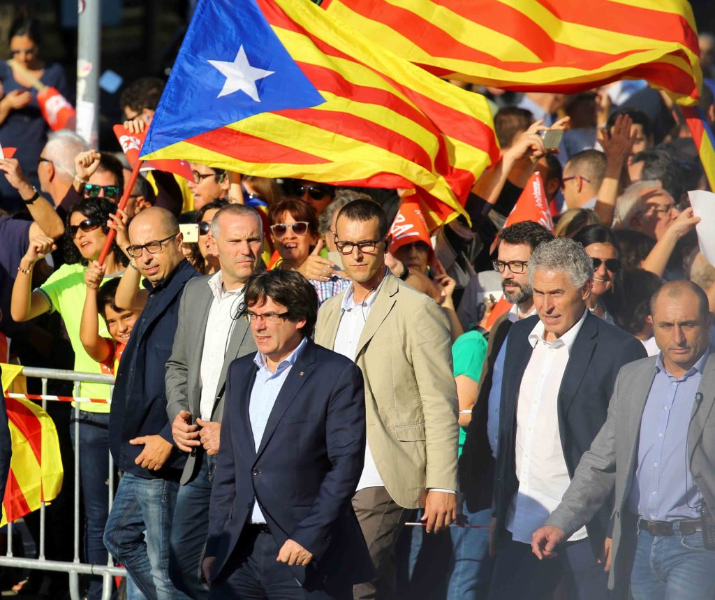 Miles de personas se concentran en Barcelona para pedir la libertad de los 'Jordis' 2