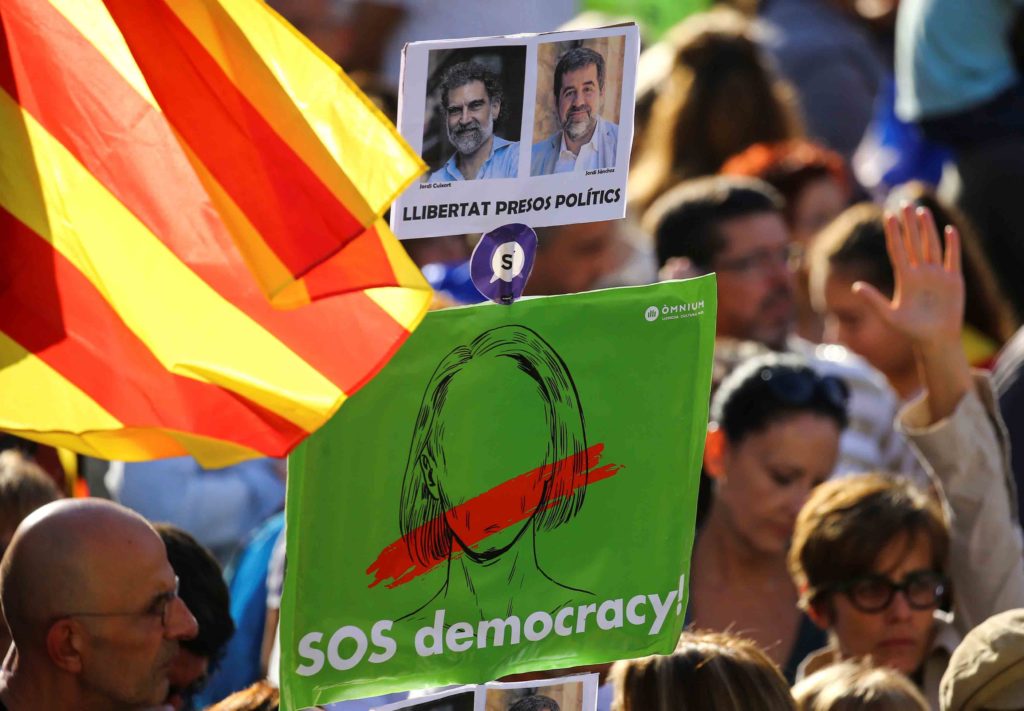 Miles de personas se concentran en Barcelona para pedir la libertad de los 'Jordis' 3