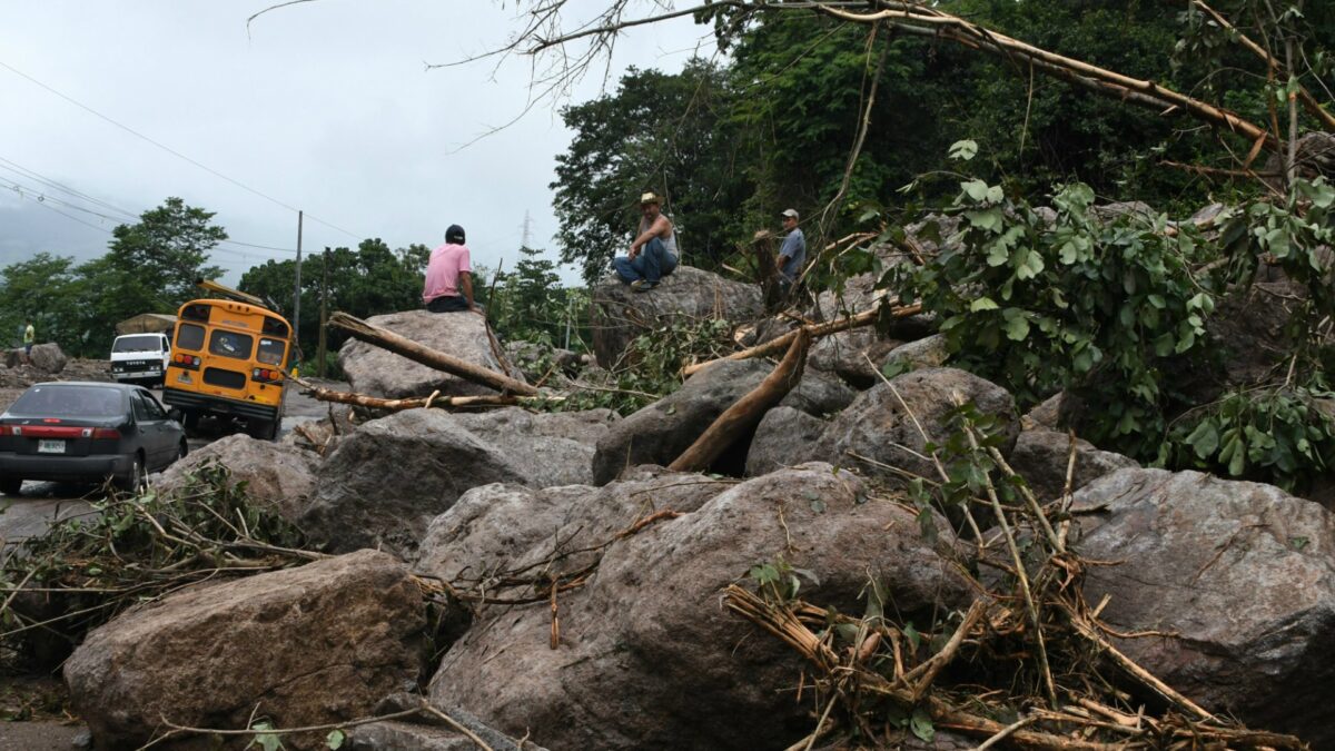 Nate se convierte en huracán mientras avanza hacia Estados Unidos