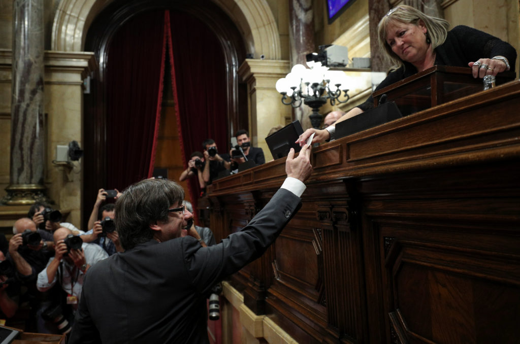 Puigdemont asegura que el Parlament "ha aplicado el mandato legítimo" de las elecciones del 20 de septiembre 2