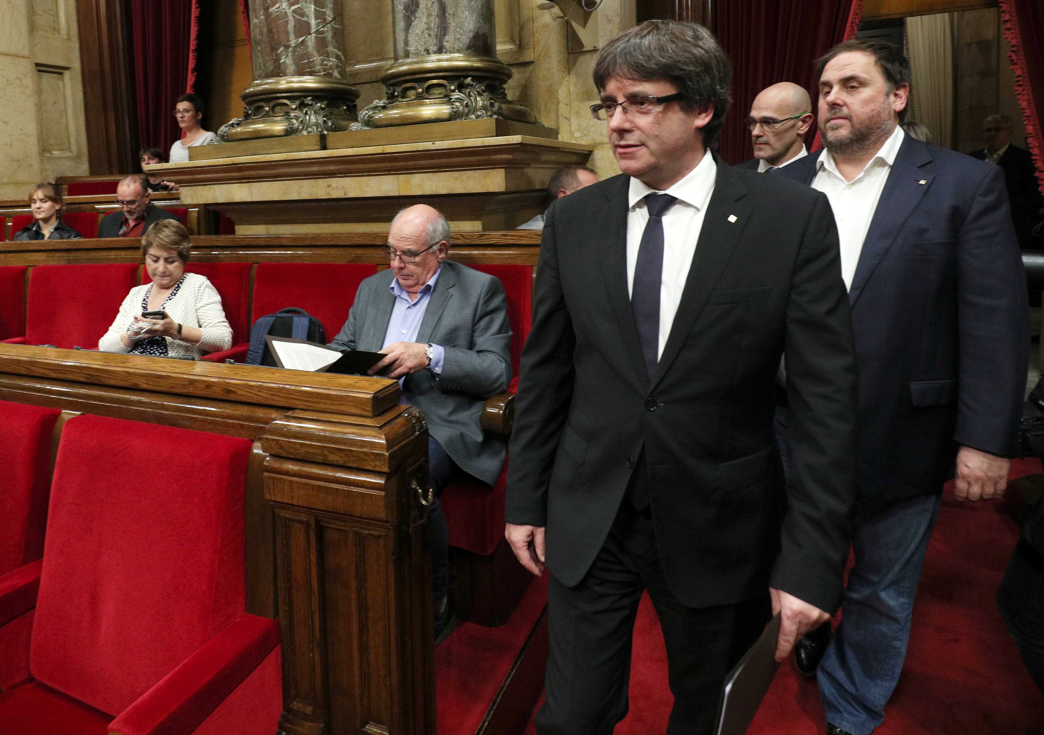 Puigdemont propone abrir un proceso de diálogo para declarar la independencia