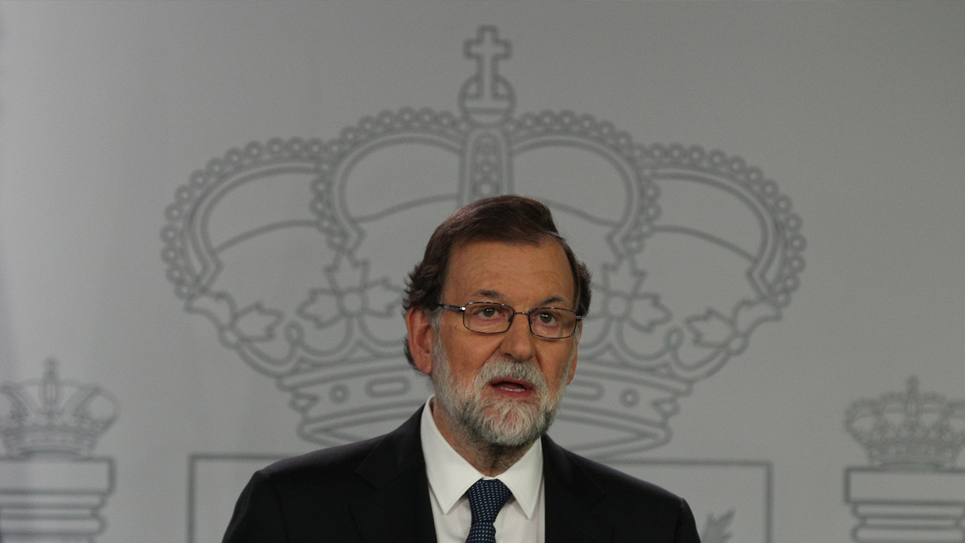 Rajoy convoca a todos los grupos parlamentarios para reconducir la crisis catalana