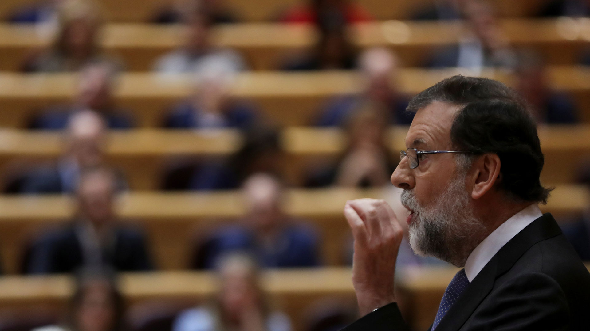 Rajoy pide "tranquilidad a todos los españoles" tras la declaración de independencia