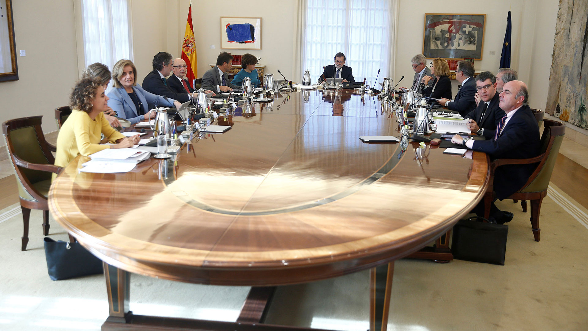 Rajoy delega en Sáenz de Santamaría la presidencia de la Generalitat