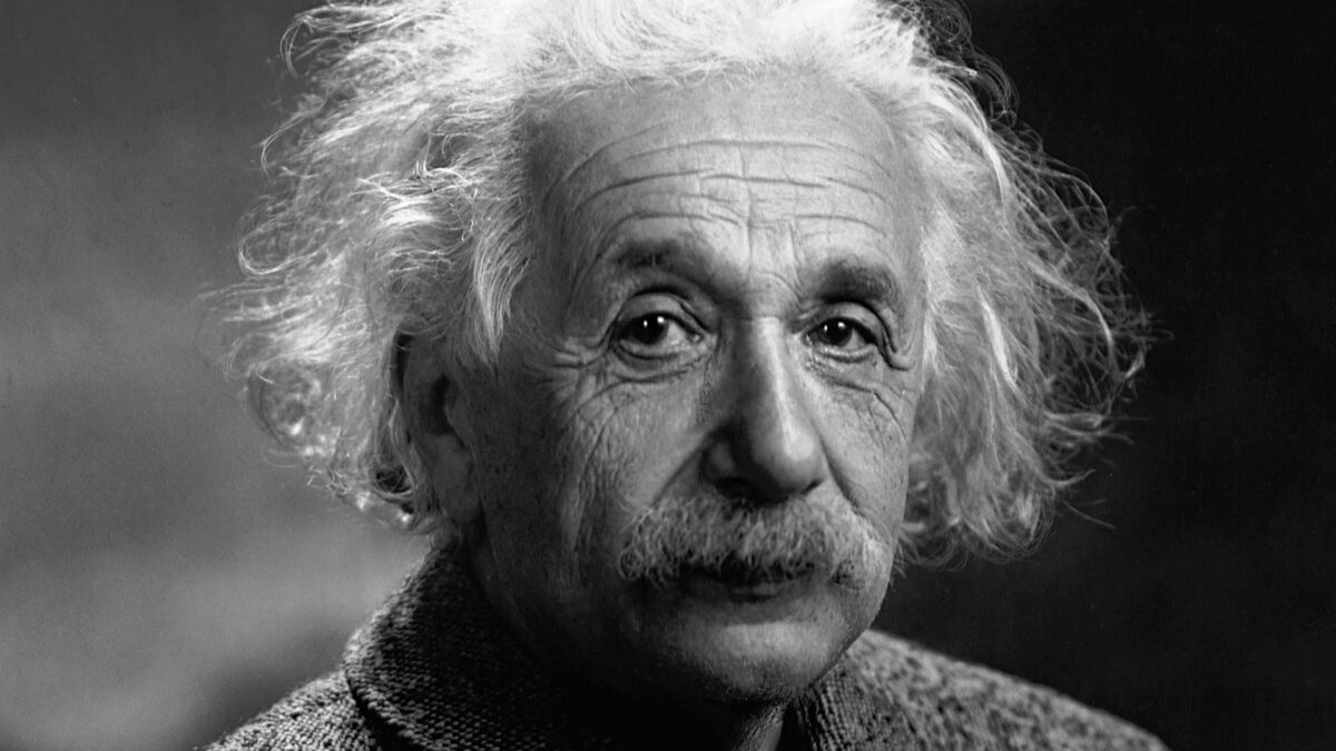 Salen a subasta dos notas que Einstein dejó como propina