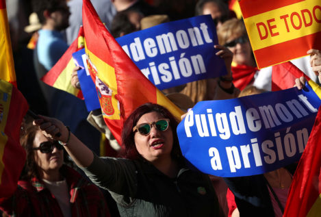 Cientos de personas se manifiestan en Madrid contra "la impunidad de los golpistas" de Cataluña