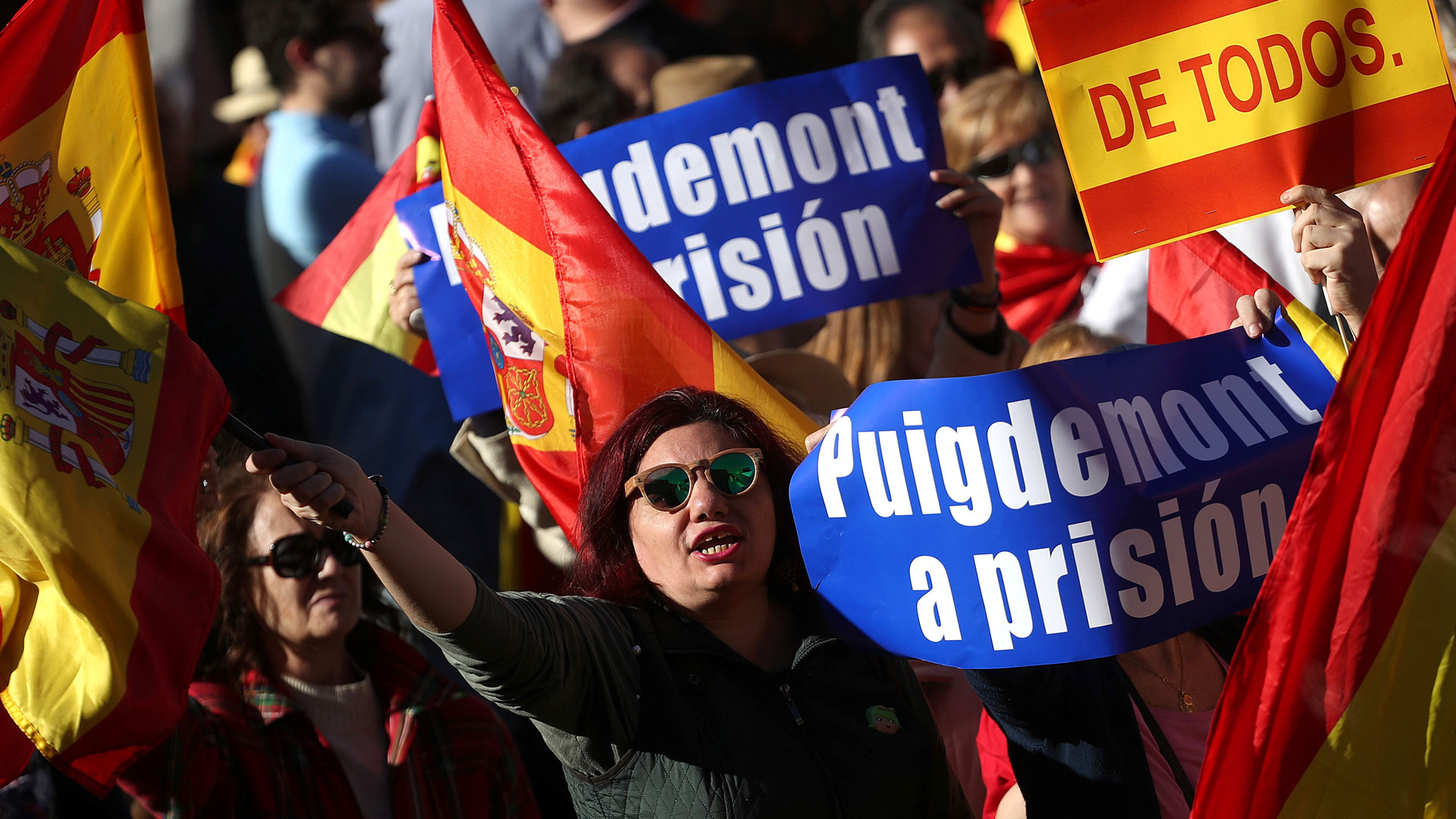 Cientos de personas se manifiestan en Madrid contra "la impunidad de los golpistas" de Cataluña