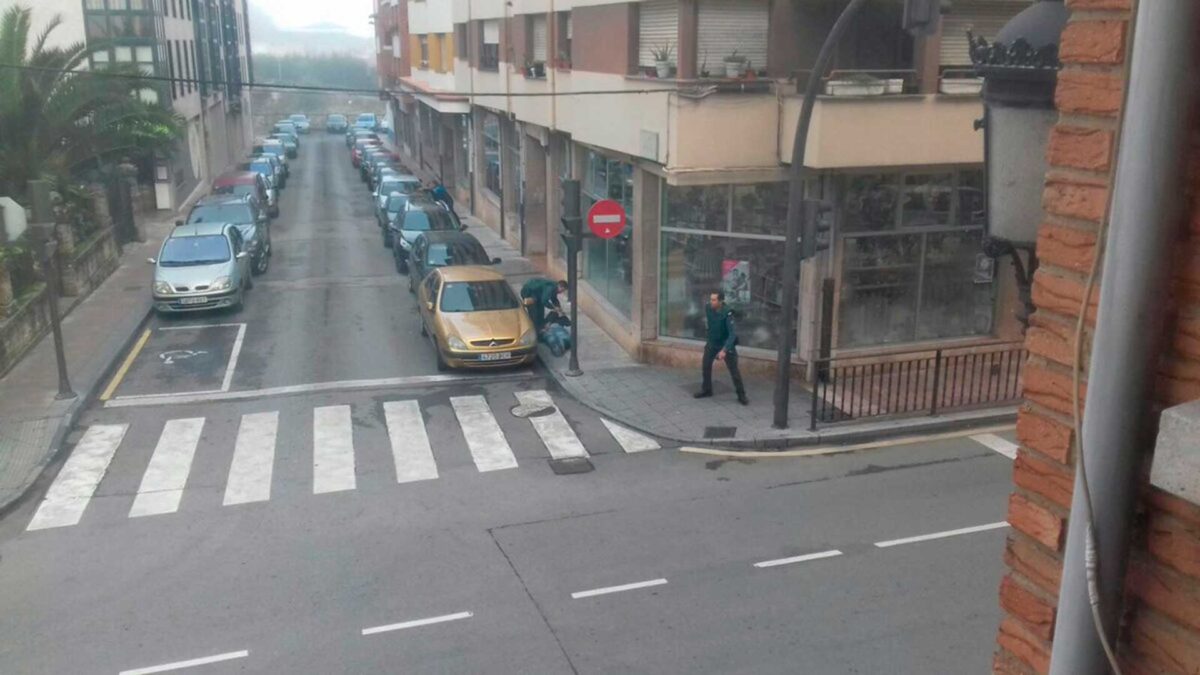 Un Guardia Civil herido en un atraco a una sucursal en Cangas de Onís