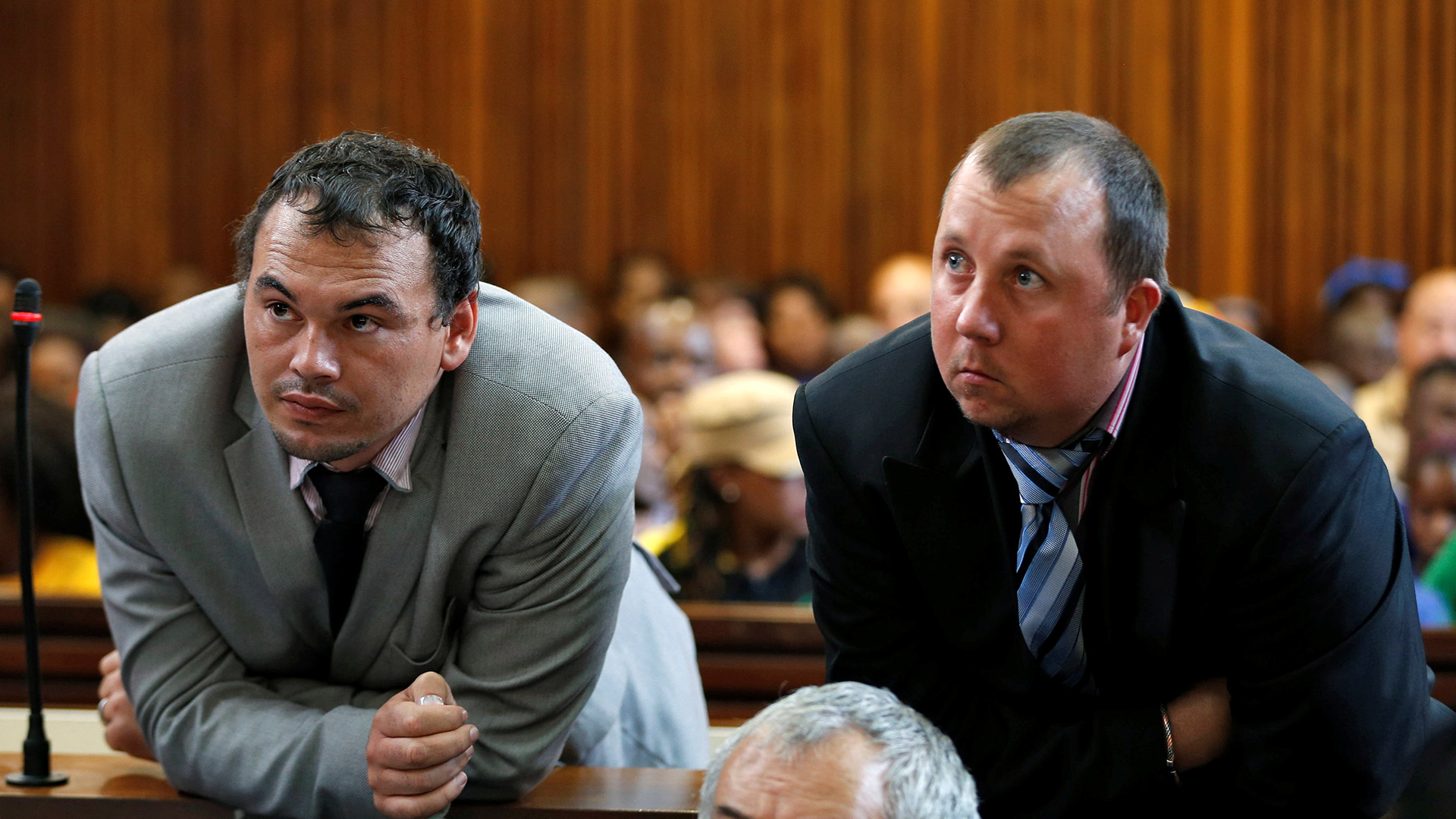 Un tribunal condena a dos sudafricanos por encerrar vivo a un hombre en un ataúd