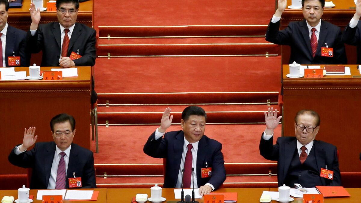 Xi Jinping entra en los estatutos del Partido Comunista de China, como Mao